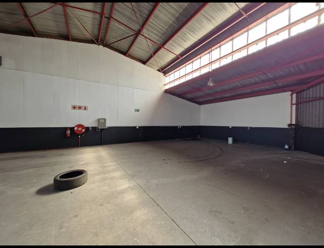219M² WAREHOUSE TO LET IN JET PARK